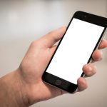 Jak postępować, gdy nasz telefon wpadnie do wody?